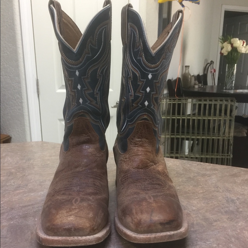 Cody Jsmes Cowboy boots